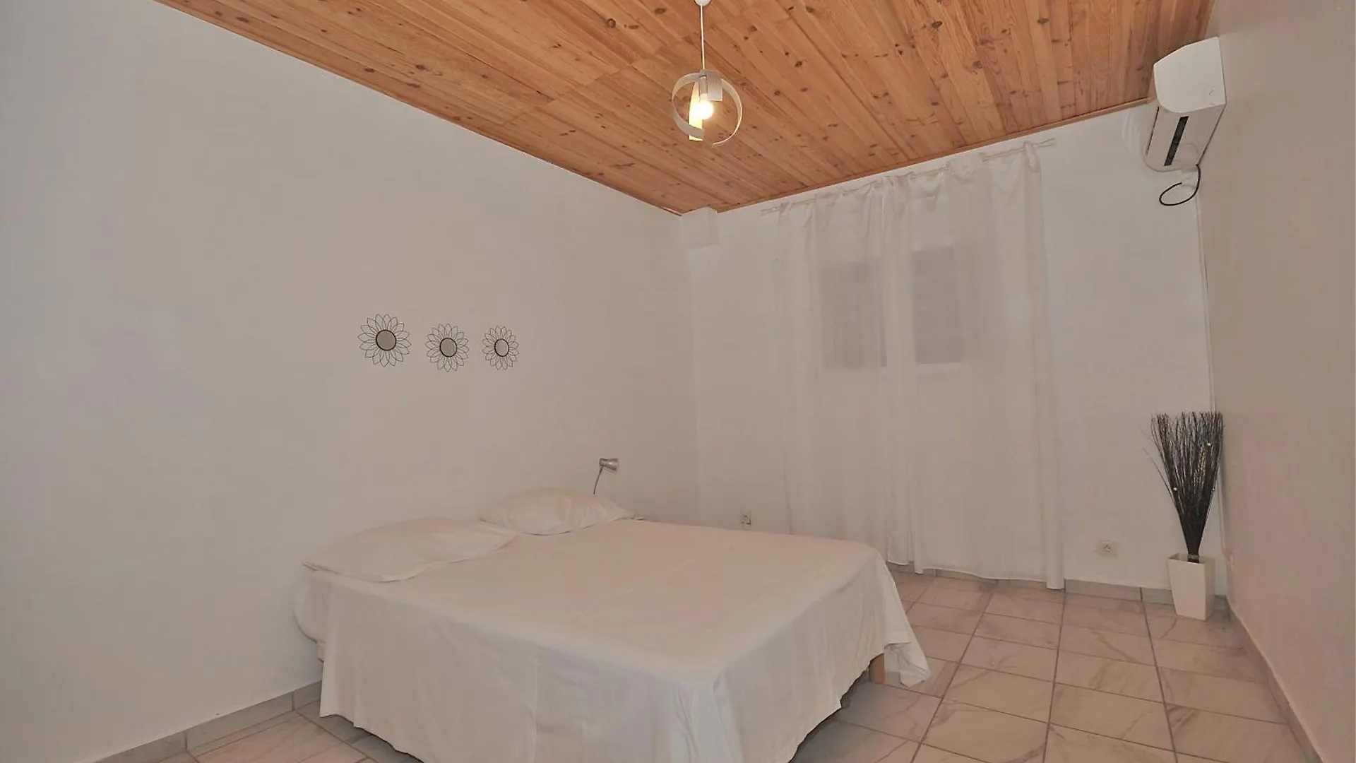 Holiday home Loca Vacances Sainte-Anne